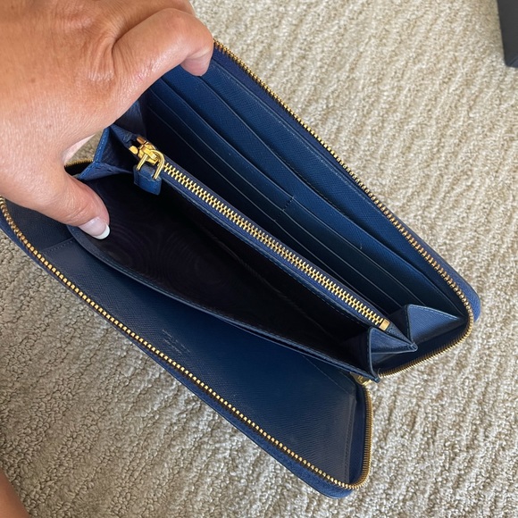 Prada Wallet also holds a passport! - Picture 13 of 14